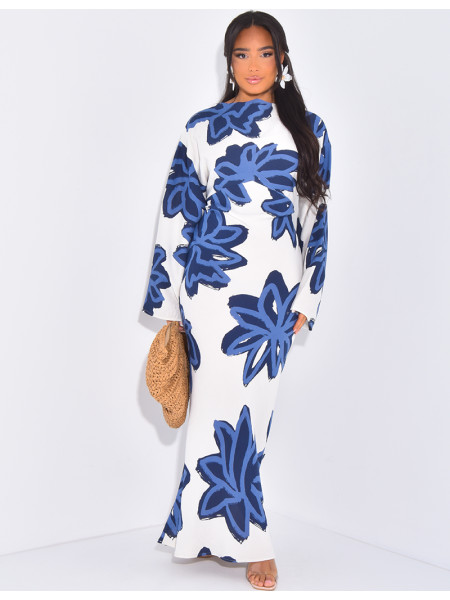 Bedrucktes Leinenkleid, das im Rücken gebunden wird.