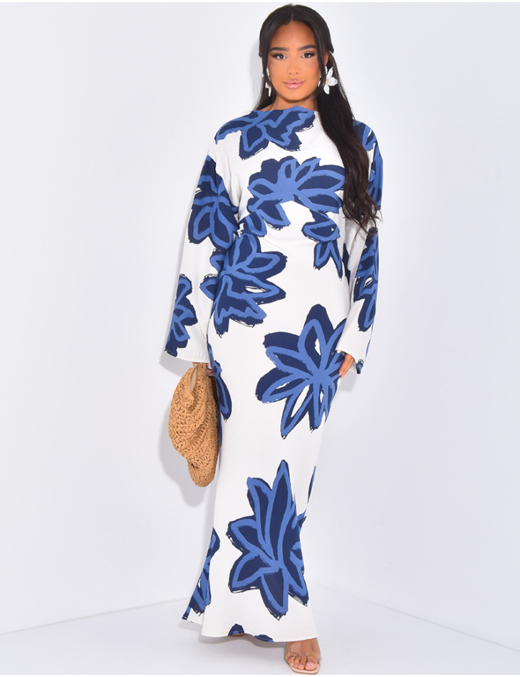 Bedrucktes Leinenkleid, das im Rücken gebunden wird.