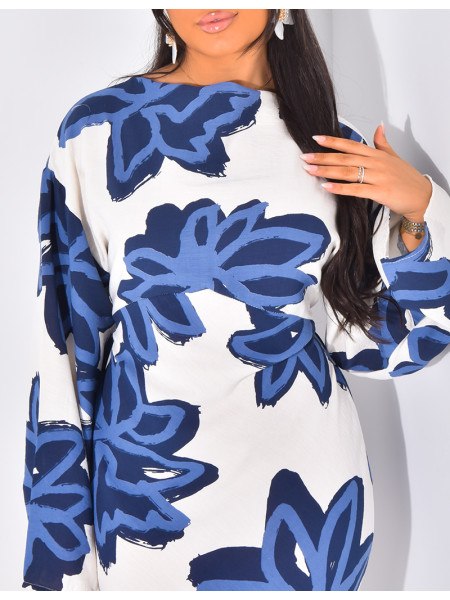 Bedrucktes Leinenkleid, das im Rücken gebunden wird.