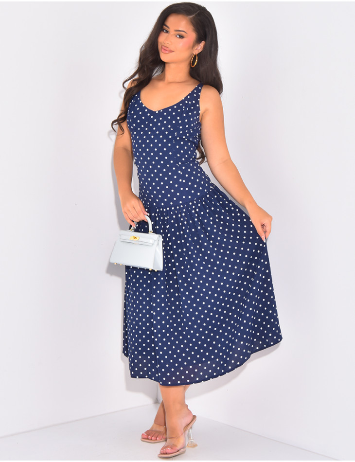 Kleid mit dünnen Trägern und kleinen Punkten