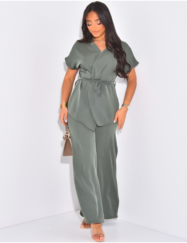 Set aus ärmelloser Bluse zum Binden und gerader Hose aus Satin.