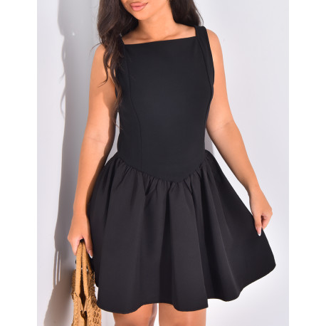 Robe courte sans manches évasée