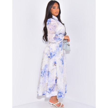 Langes Kleid aus gefüttertem Voile mit Strassverzierung und Taillengürtel.