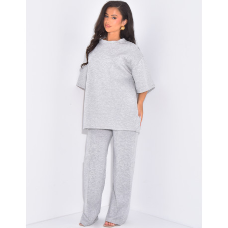 Set aus Oversize-T-Shirt und gerade geschnittener Jogginghose.