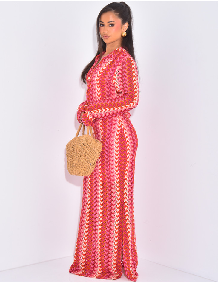 langes mehrfarbiges Häkelkleid mit Knopfleiste