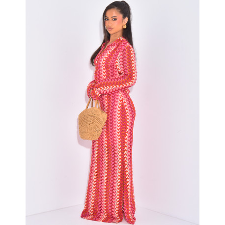 langes mehrfarbiges Häkelkleid mit Knopfleiste