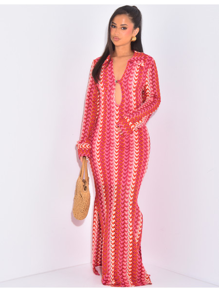 langes mehrfarbiges Häkelkleid mit Knopfleiste