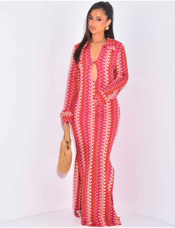 langes mehrfarbiges Häkelkleid mit Knopfleiste