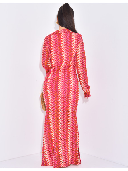 langes mehrfarbiges Häkelkleid mit Knopfleiste