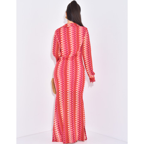 langes mehrfarbiges Häkelkleid mit Knopfleiste