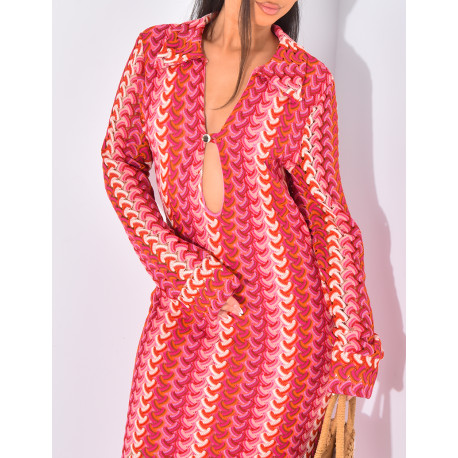 langes mehrfarbiges Häkelkleid mit Knopfleiste