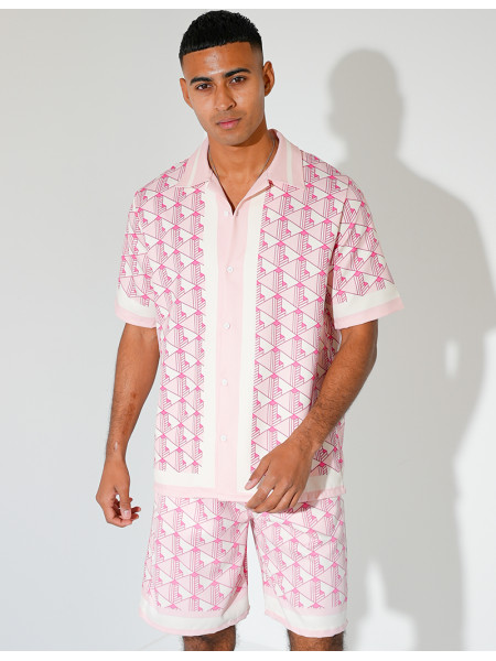 Ensemble short et chemise à motifs géométriques