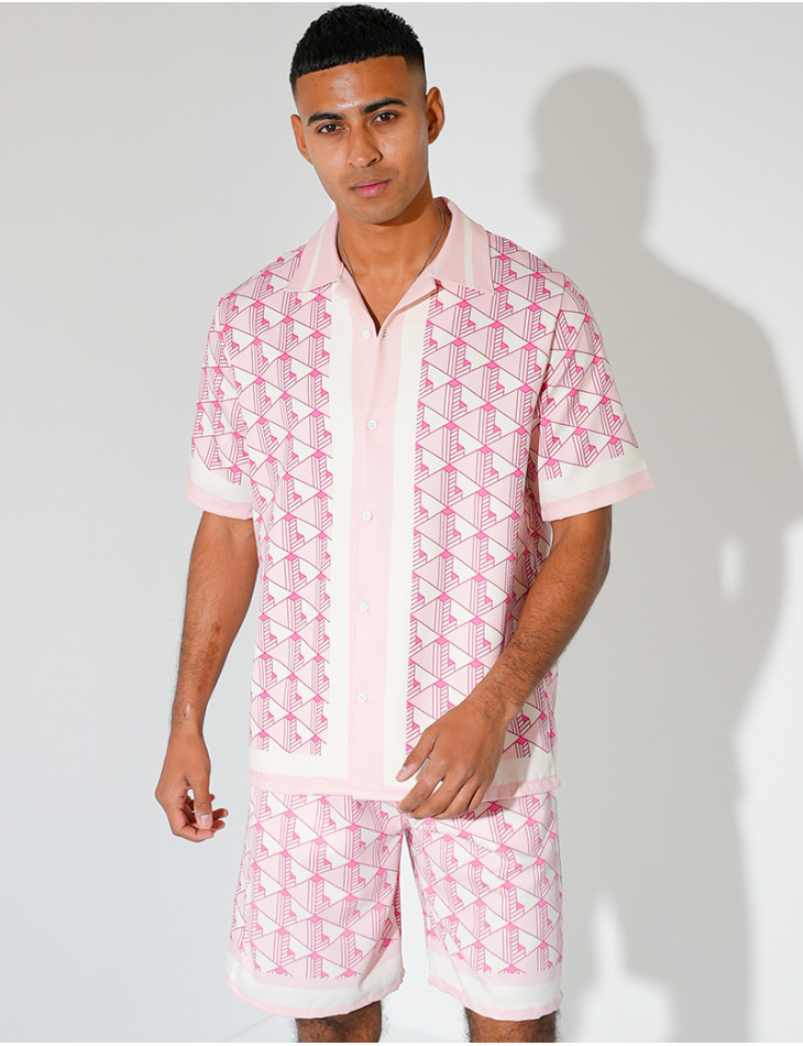 Ensemble short et chemise à motifs géométriques