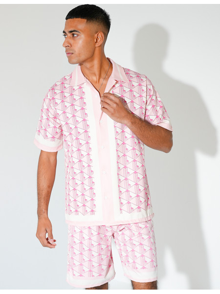 Ensemble short et chemise à motifs géométriques