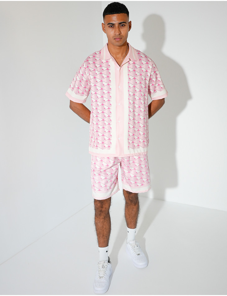 Ensemble short et chemise à motifs géométriques