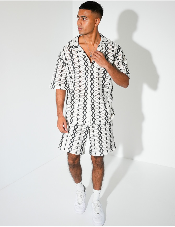 Ensemble ajouré short et chemise à motifs