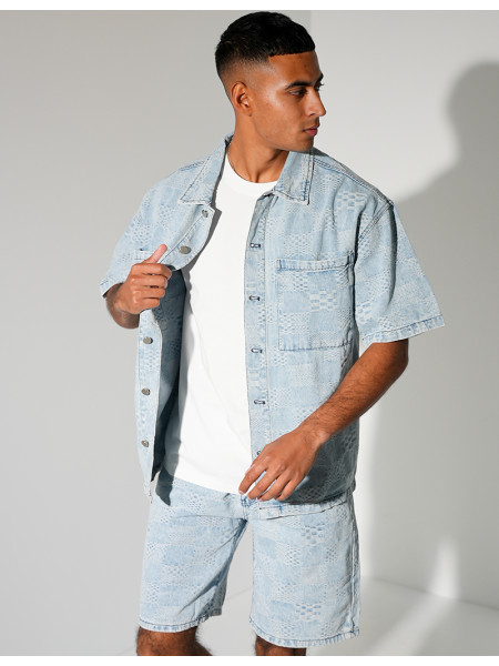 Ensemble en jeans short et chemise à damier