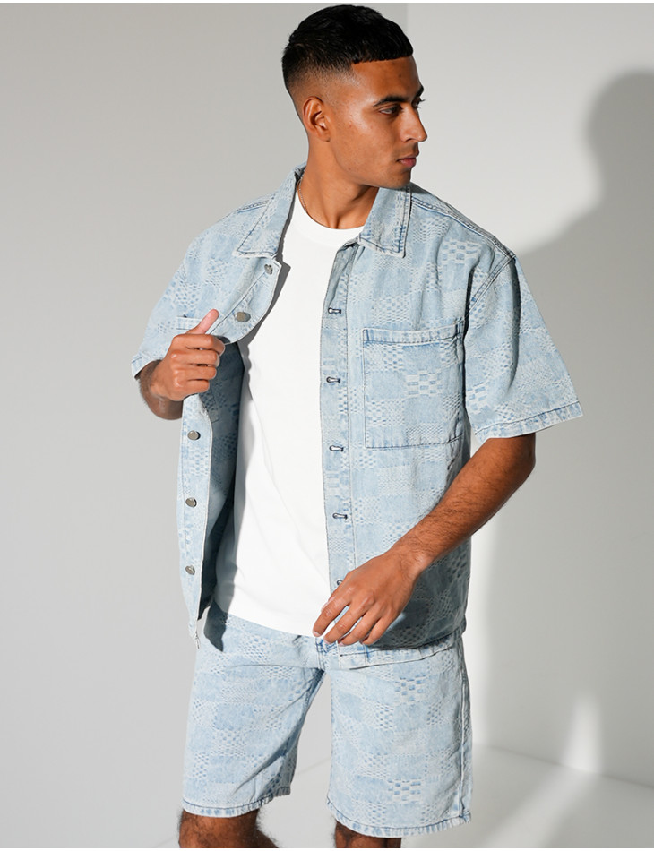 Ensemble en jeans short et chemise à damier