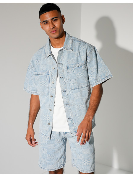 Ensemble en jeans short et chemise à damier