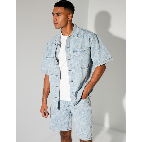 Ensemble en jeans short et chemise à damier