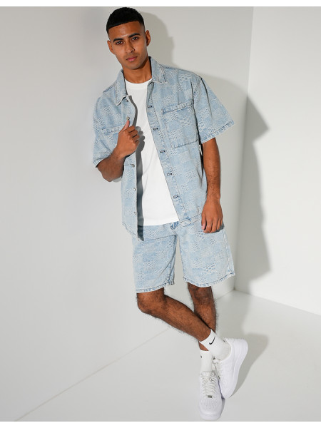 Ensemble en jeans short et chemise à damier