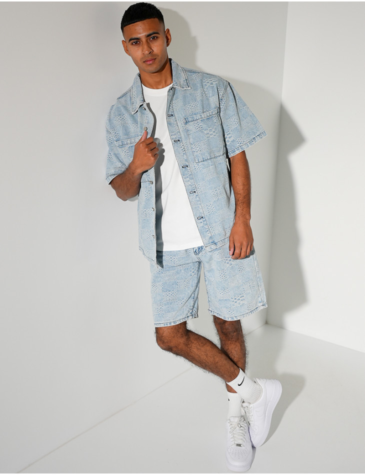Ensemble en jeans short et chemise à damier