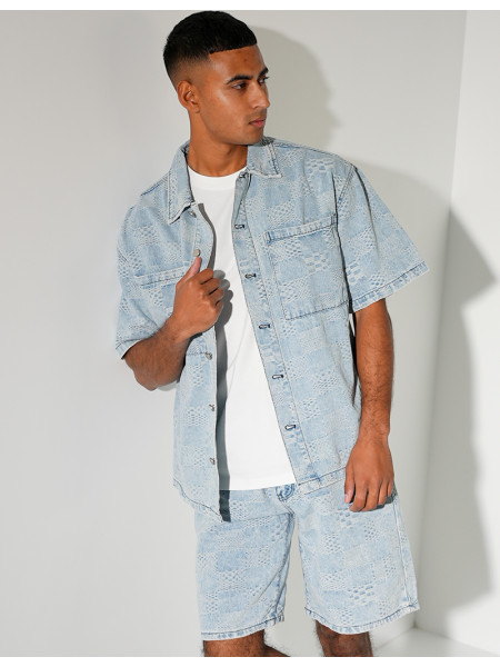 Ensemble en jeans short et chemise à damier