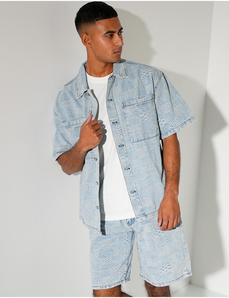 Ensemble en jeans short et chemise à damier