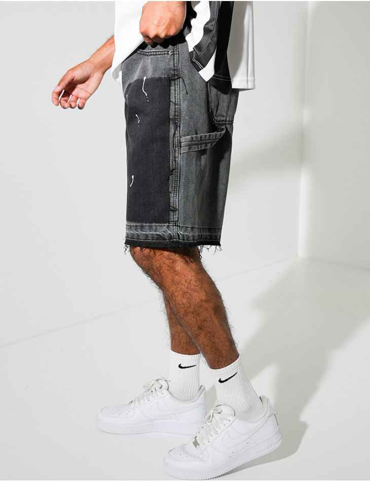Short en jeans à empiècements contrastants & tâches de peinture
