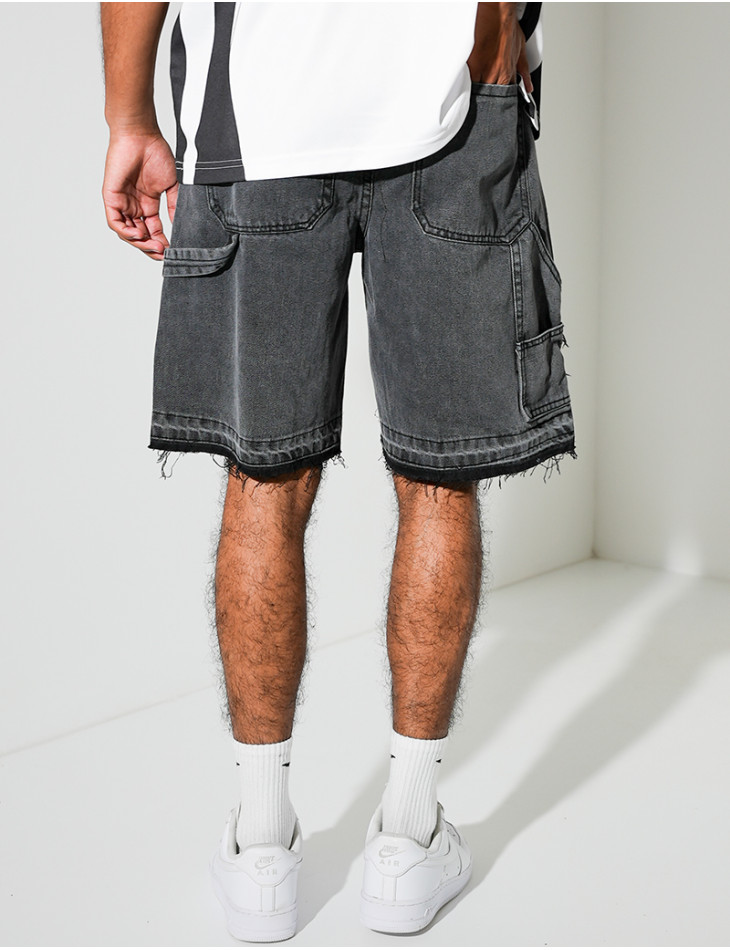 Short en jeans à empiècements contrastants & tâches de peinture