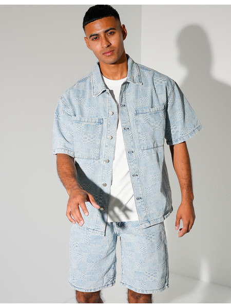 Ensemble en jeans short et chemise à damier