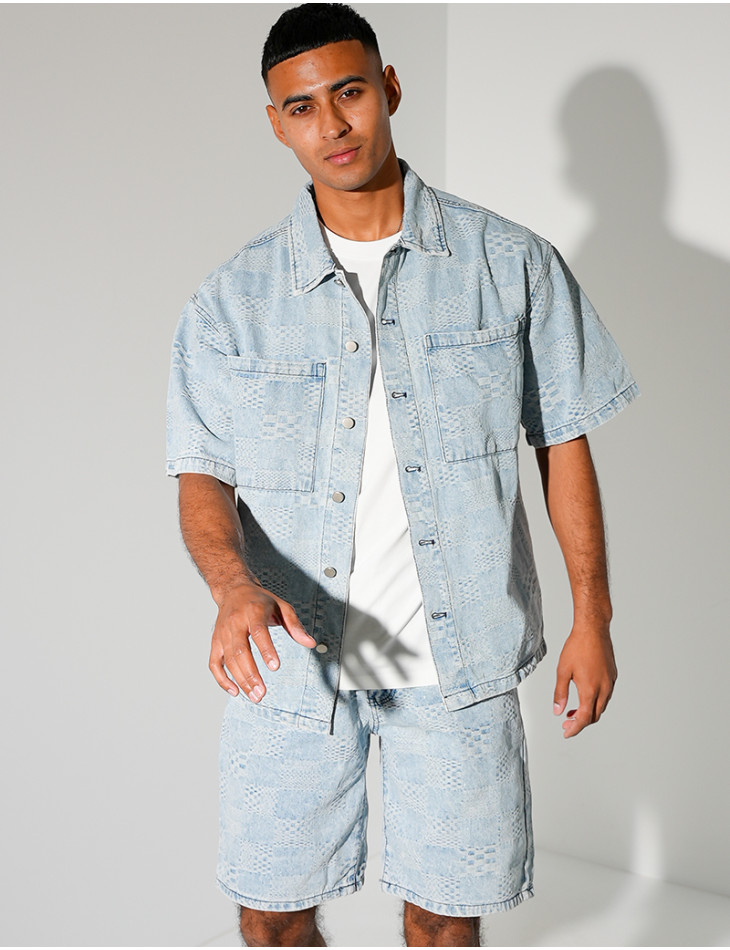 Ensemble en jeans short et chemise à damier