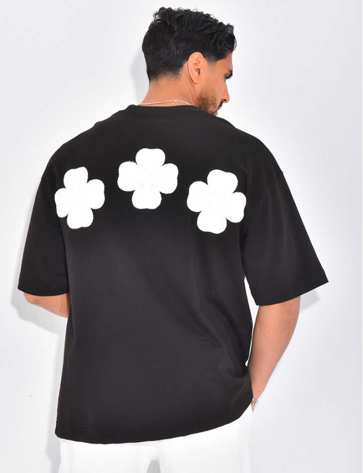T-shirt avec trèfle brodé