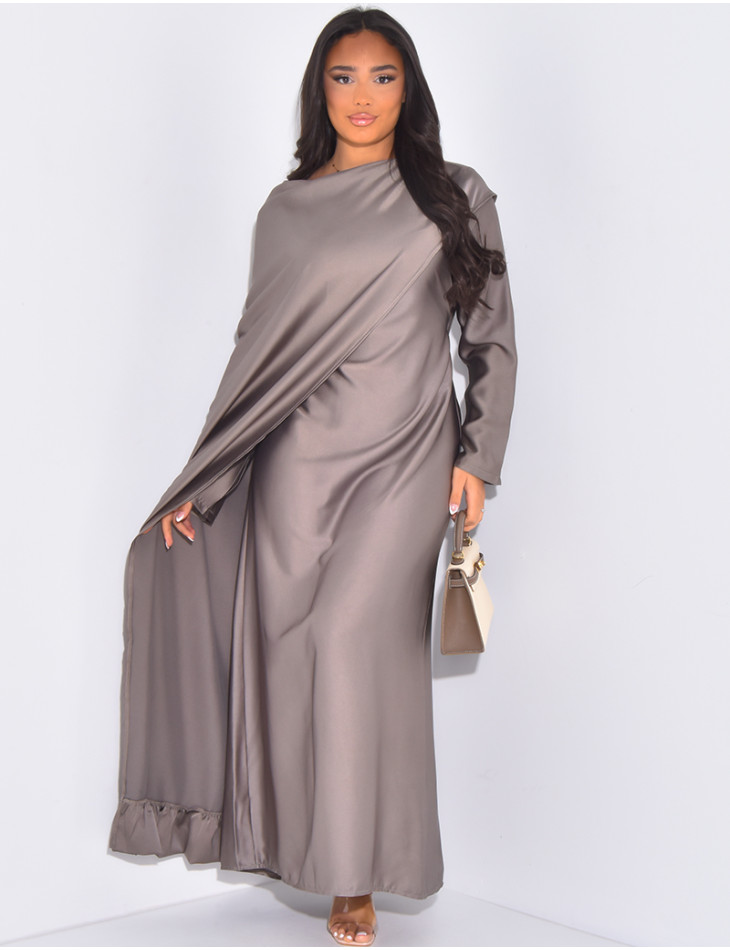 Set aus Satin-Kleid und asymmetrischem Volant-Umhang.