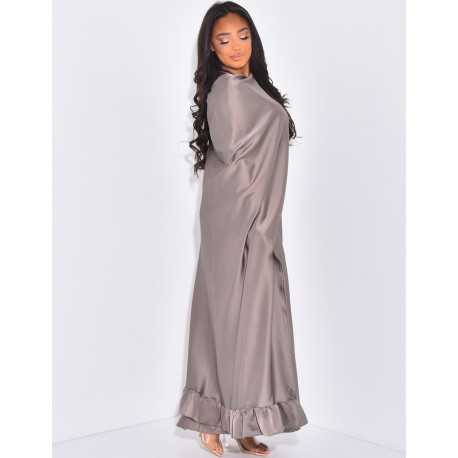 Set aus Satin-Kleid und asymmetrischem Volant-Umhang.