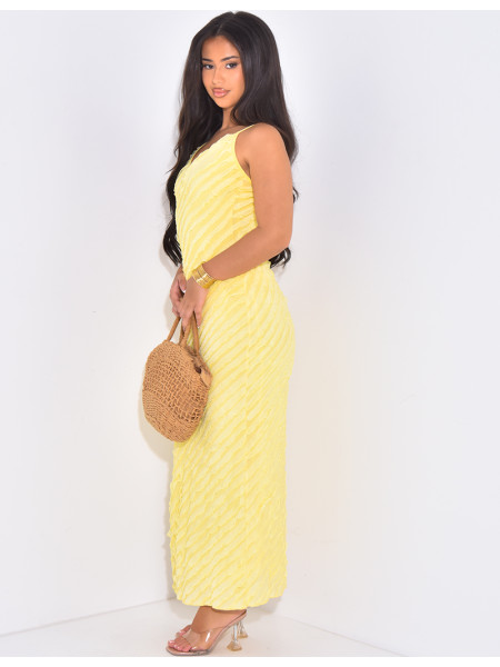 Langes Kleid mit Rüschen aus Tüll