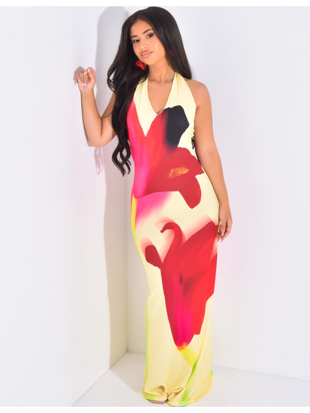 Langes, eng anliegendes, rückenfreies Kleid mit bedruckten Blumen.