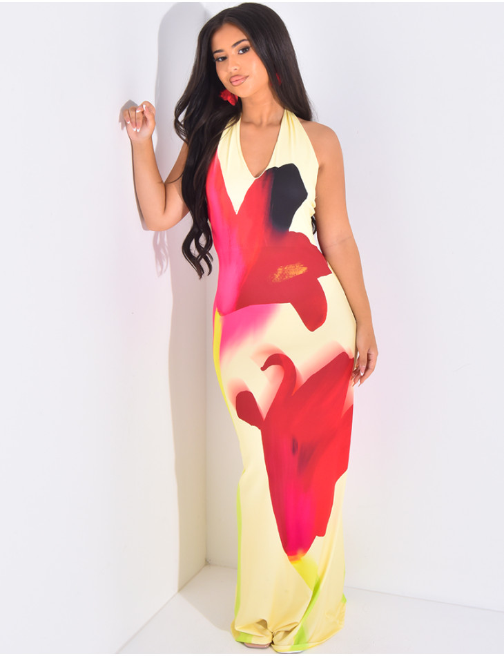 Langes, eng anliegendes, rückenfreies Kleid mit bedruckten Blumen.