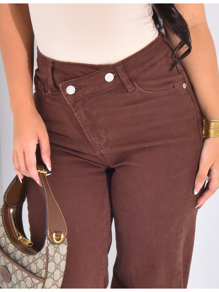 Brown straight-leg jeans with asymmetric buttonhole