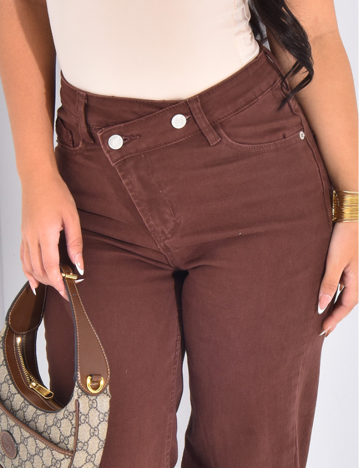 Brown straight-leg jeans with asymmetric buttonhole