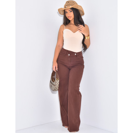 Brown straight-leg jeans with asymmetric buttonhole