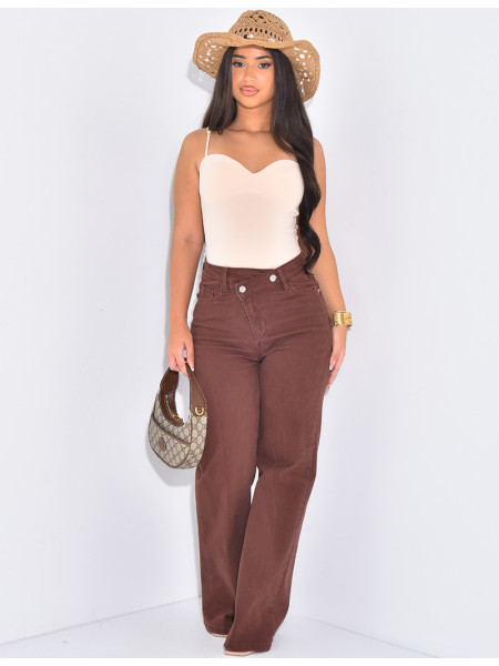 Brown straight-leg jeans with asymmetric buttonhole