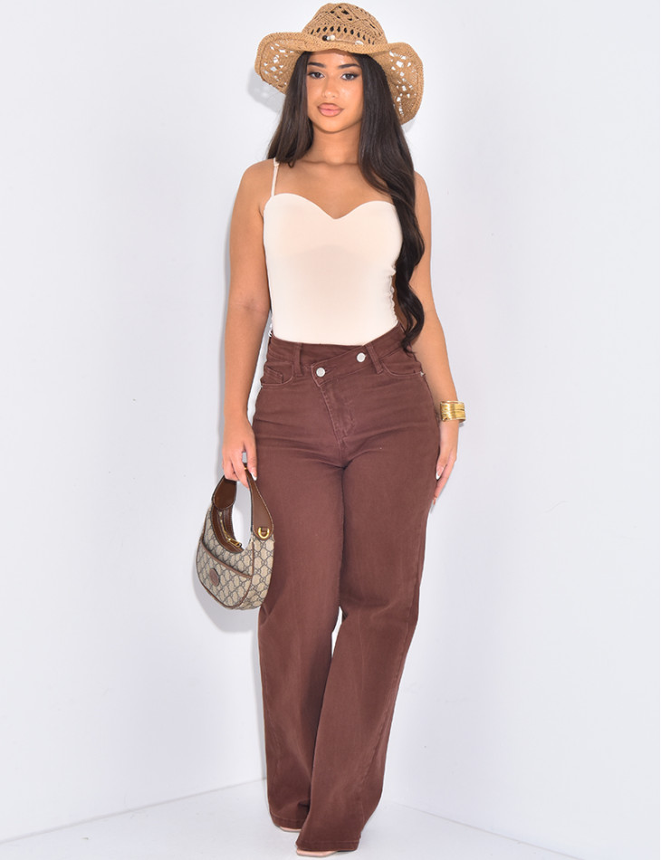 Brown straight-leg jeans with asymmetric buttonhole