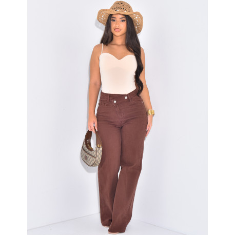 Brown straight-leg jeans with asymmetric buttonhole