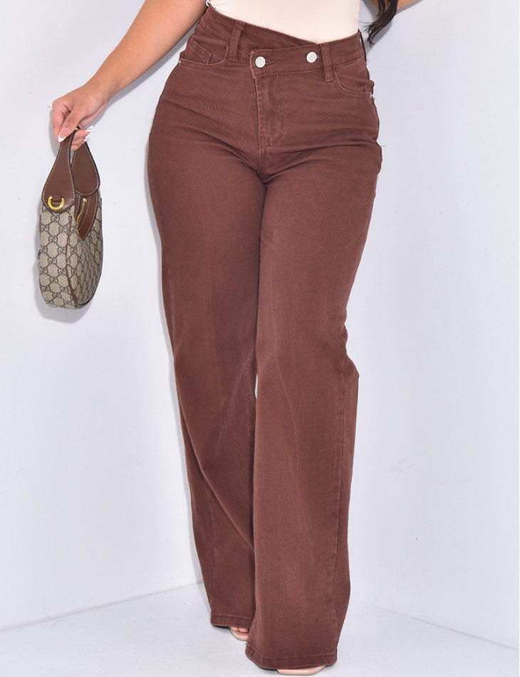 Brown straight-leg jeans with asymmetric buttonhole
