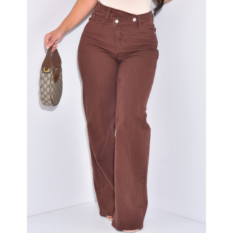 Brown straight-leg jeans with asymmetric buttonhole