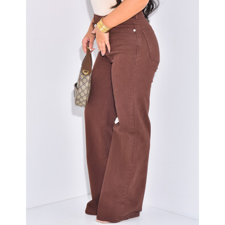 Brown straight-leg jeans with asymmetric buttonhole