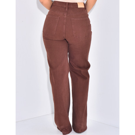 Brown straight-leg jeans with asymmetric buttonhole