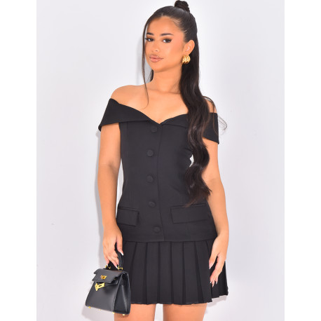 Kleines Kleid im Blazerstil, plissiert, mit entblößten Schultern.
