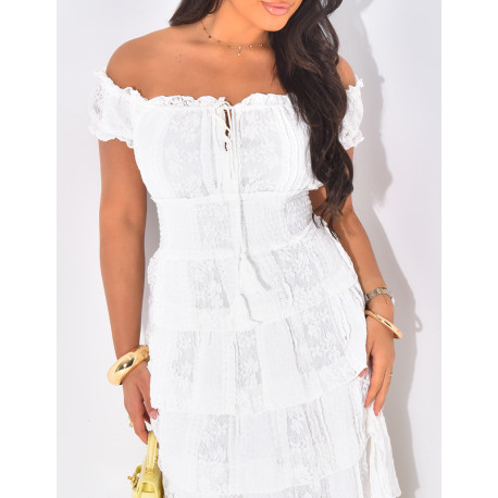 Robe longue épaules dénudées à volants en dentelle